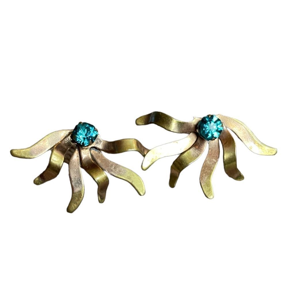 Vintage metal Earrings with aqua gem stone 💎     